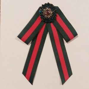 Red/Green Bow Pin